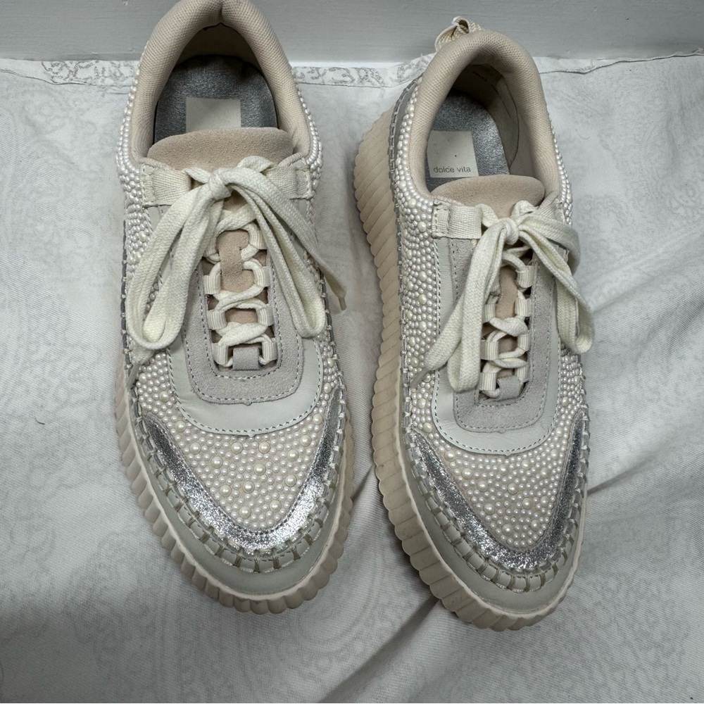 Dolce Vita Dolan Vanilla Pearl embellishment meets platform sneaker 9.5 like new
